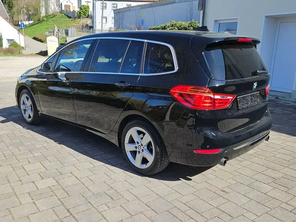 Gebraucht BMW 220 Gran Tourer Luxury Line 192 PS (141 kW) 2017 Schwarz Van / Kleinbus