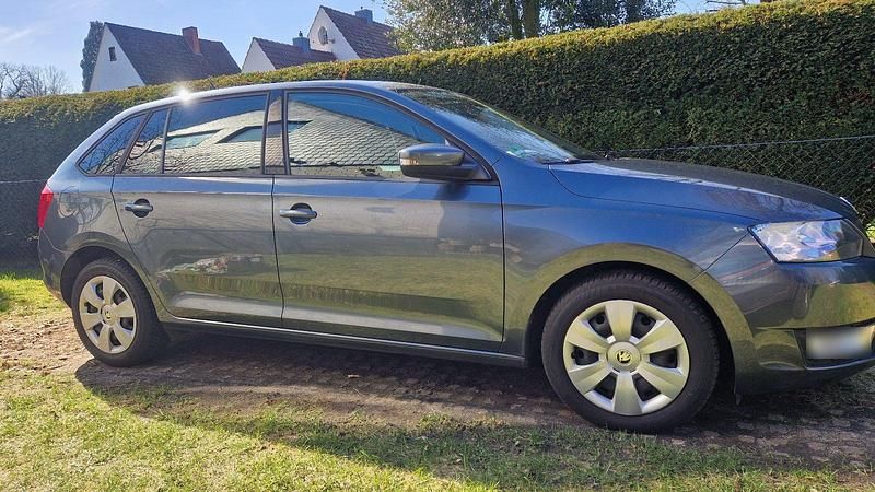 Gebraucht Skoda Rapid 90 PS (66 kW) 2016 Grau Kleinwagen