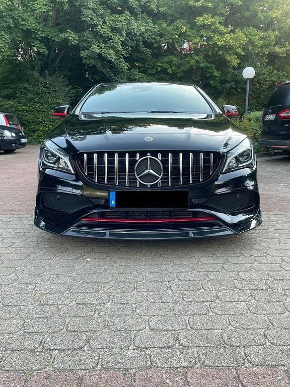 Schwarz Gebraucht 2017 Mercedes CLA250 Shooting Brake AMG line Kombi | 22.500 € (Fairer Preis) - Bild 1/4