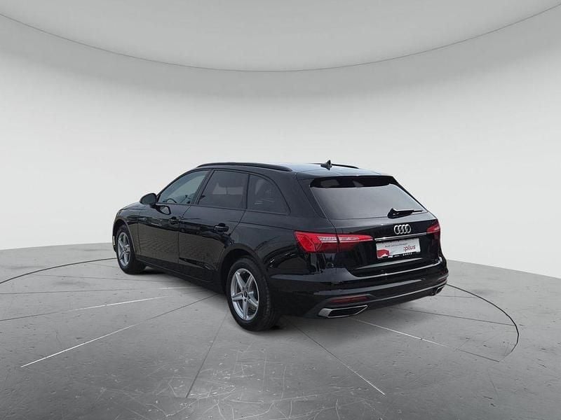 Używany Audi A4 Ambiente 163 KM (119 kW) 2023 Czarny Kombi
