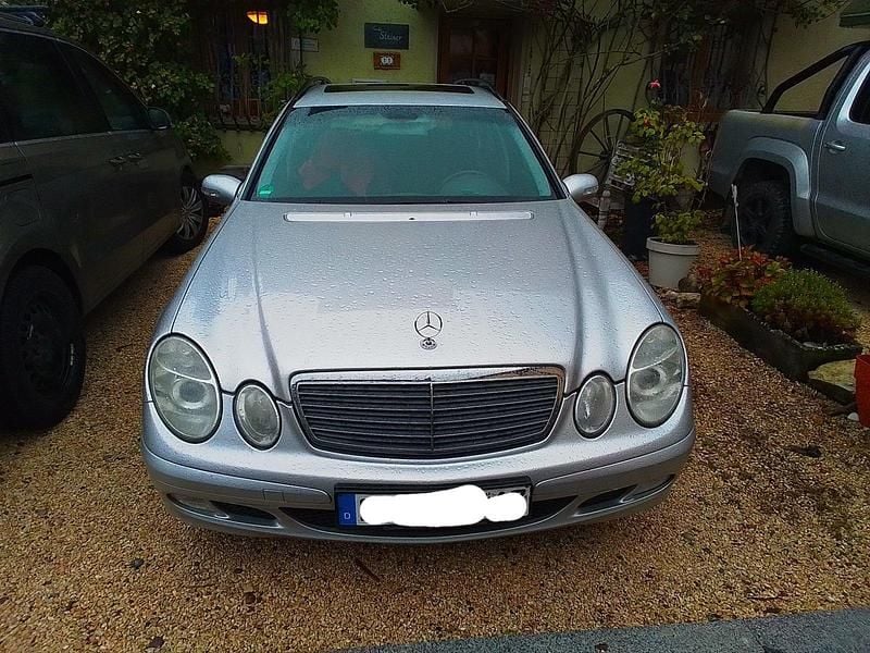 Silber Gebraucht 2004 Mercedes E220 Kombi | 3.000 € (Guter Preis) - Bild 1/4