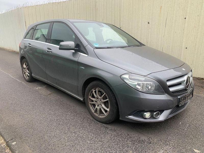 Gebraucht Mercedes B180 109 PS (80 kW) 2012 Grau Van / Kleinbus