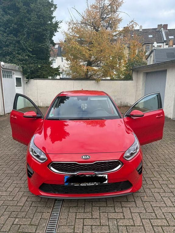 Rot Gebraucht 2019 Kia Ceed Edition 7 Kleinwagen | 10.200 € (Guter Preis) - Bild 1/4