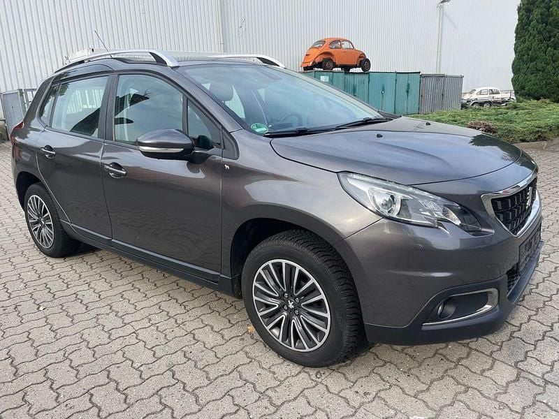 Grau Gebraucht 2018 Peugeot 2008 Style SUV | 6.500 € (Guter Preis) - Bild 1/4