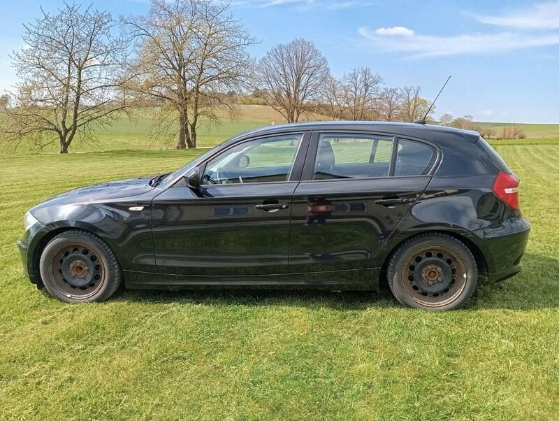 Schwarz Gebraucht 2011 BMW 116 Kleinwagen | 2.200 € - Bild 1/4