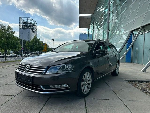 Schwarz Gebraucht 2012 VW Passat Highline Kombi | 5.990 € (Guter Preis) - Bild 1/4