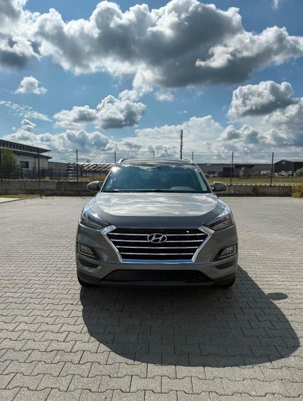 Grau Gebraucht 2019 Hyundai Tucson SUV | 15.600 € (Superpreis) - Bild 1/4