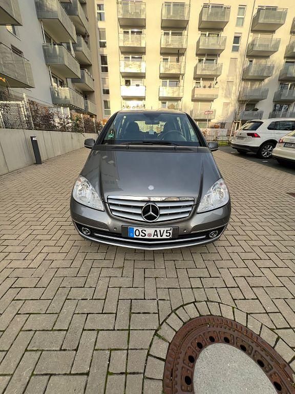 Grau Gebraucht 2009 Mercedes A150 Elegance Van / Kleinbus | 7.900 € (Teuer) - Bild 1/4