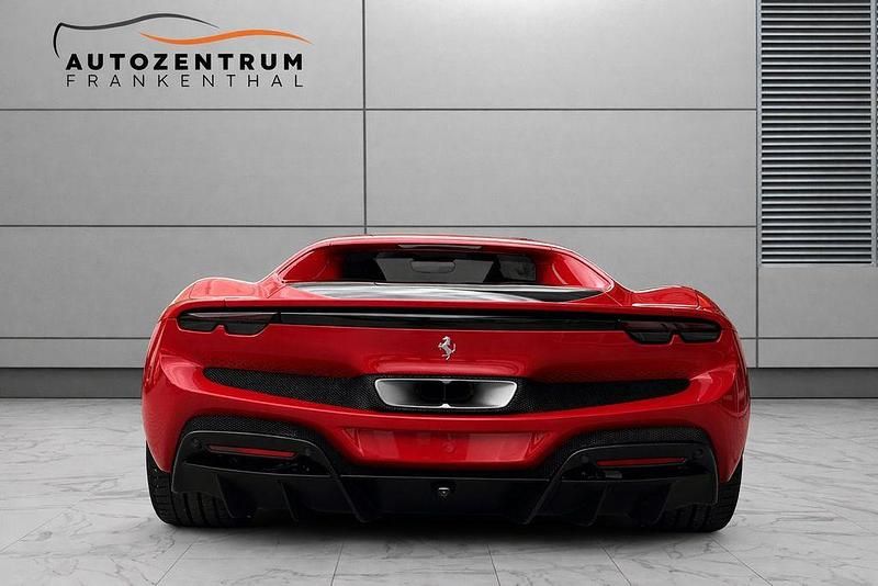 Second-hand Ferrari 296 829 CP (609 kW) 2024 Roșu Coupe