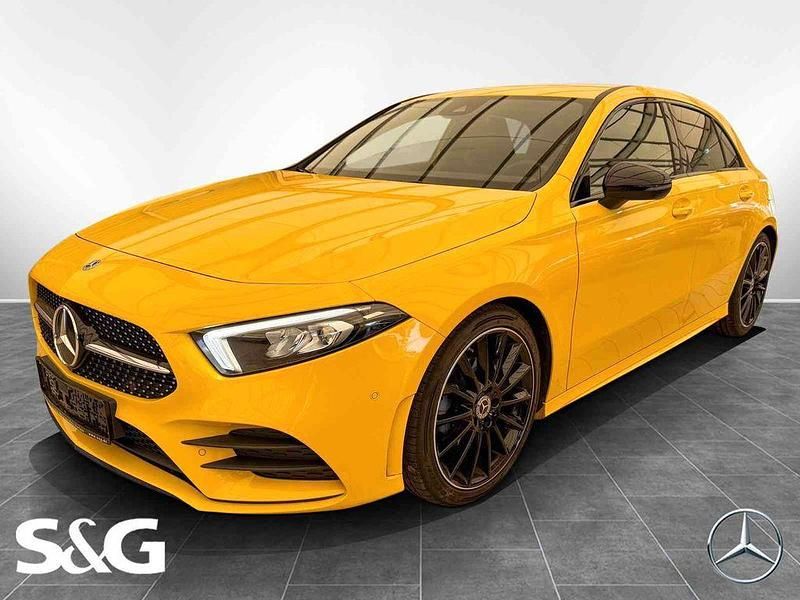 Unilack sonnengelb Gebraucht 2022 Mercedes A180 AMG Limousine | 23.677 € (Superpreis) - Bild 1/4