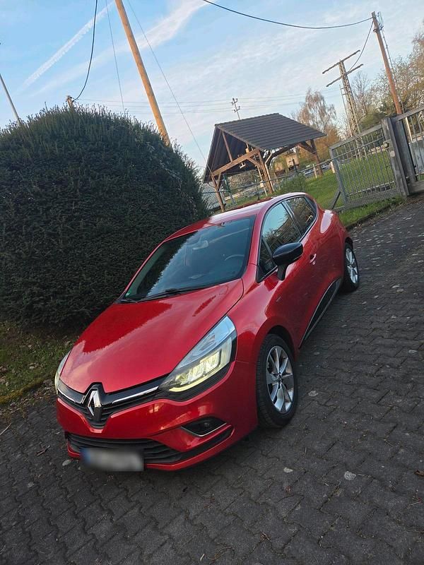 Gebraucht Renault Clio IV Luxe 90 PS (66 kW) 2017 Rot Kleinwagen