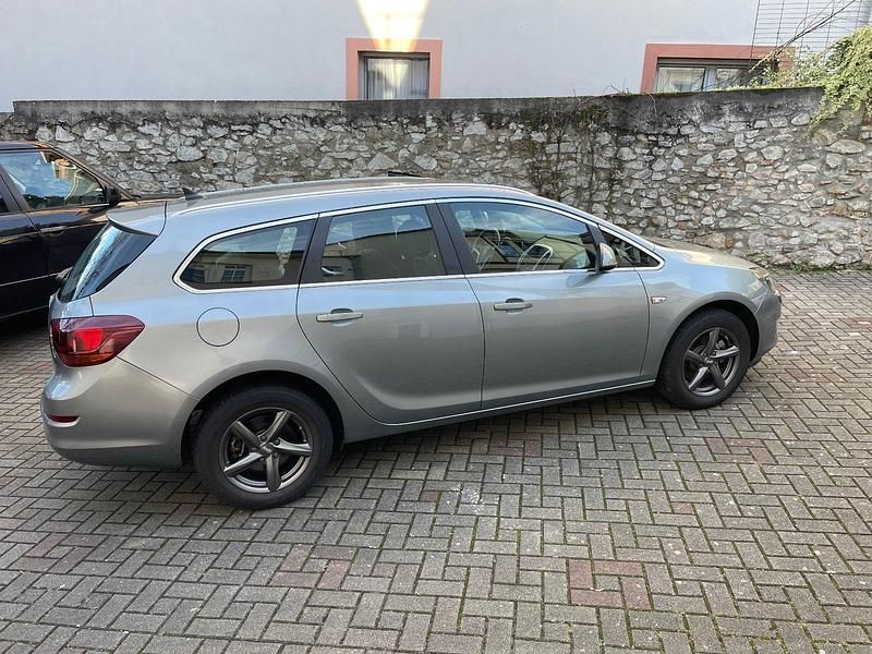 Gebraucht Opel Astra 165 PS (121 kW) 2011 Silber Kombi