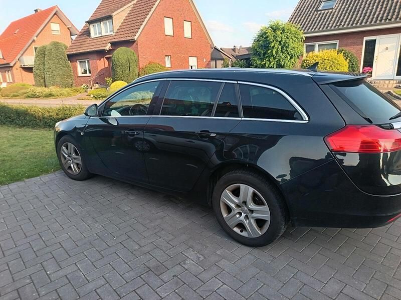 Gebraucht Opel Insignia 131 PS (96 kW) 2012 Schwarz Kombi