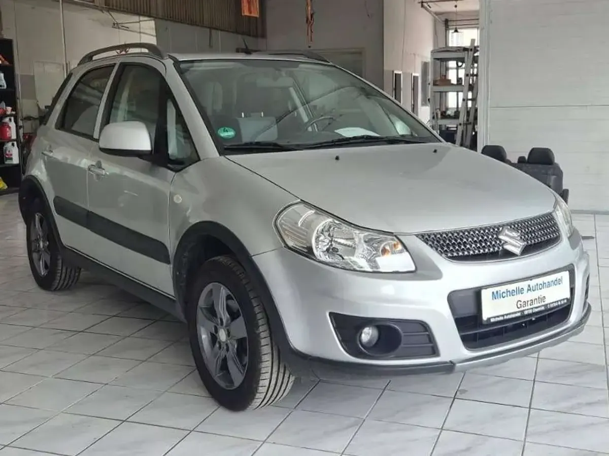 Gebraucht Suzuki SX4 Club 107 PS (78 kW) 2011 Silber SUV