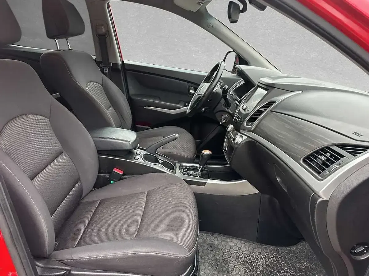 Gebraucht SsangYong Korando Quartz 178 PS (130 kW) 2016 Rot SUV