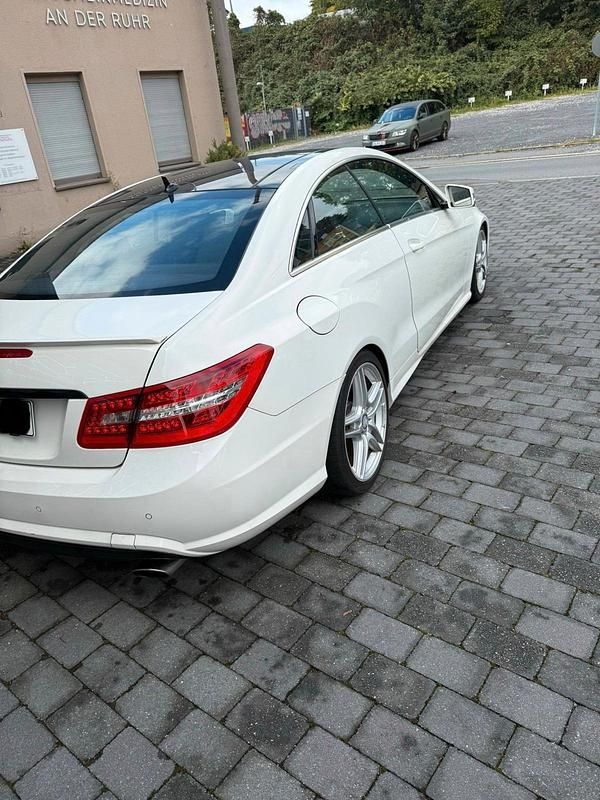 Gebraucht Mercedes E350 AMG 265 PS (194 kW) 2012 Weiß Coupé