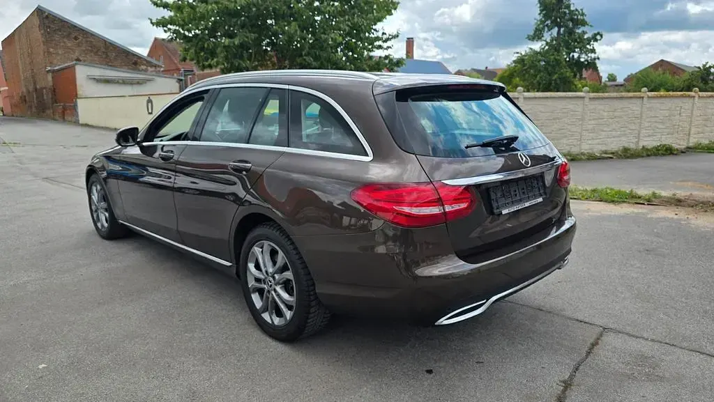 Gebraucht Mercedes C180 116 PS (85 kW) 2017 Braun Limousine
