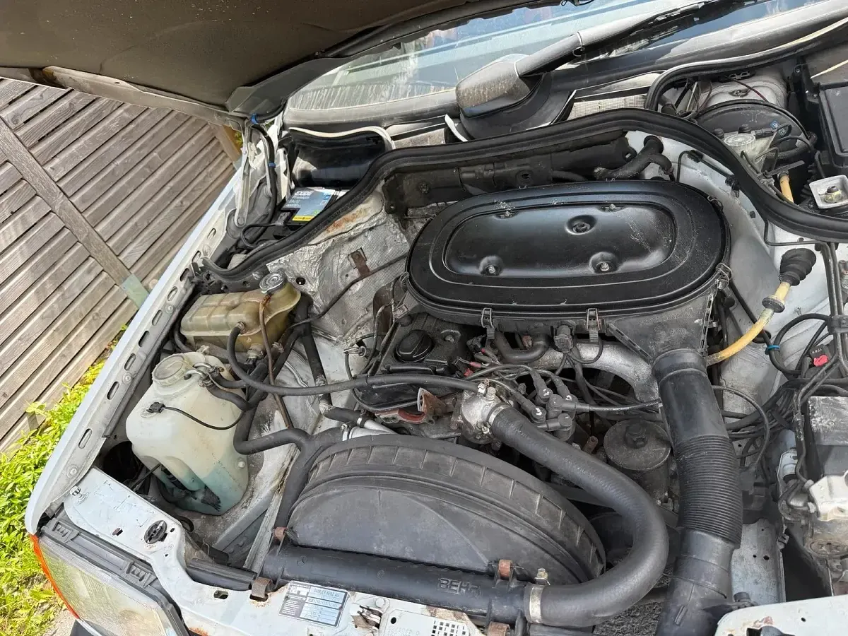 Brugt Mercedes E200 118 HK (86 kW) 1989 Hvid Sedan