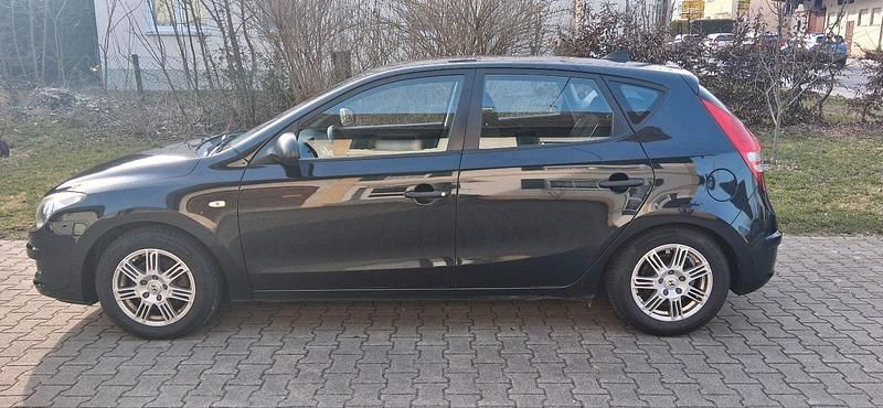 Gebraucht Hyundai i30 109 PS (80 kW) 2009 Schwarz Limousine