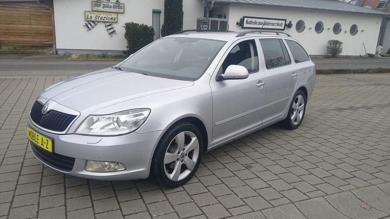 Silber Gebraucht 2011 Skoda Octavia Elegance Kombi | 4.300 € - Bild 1/4