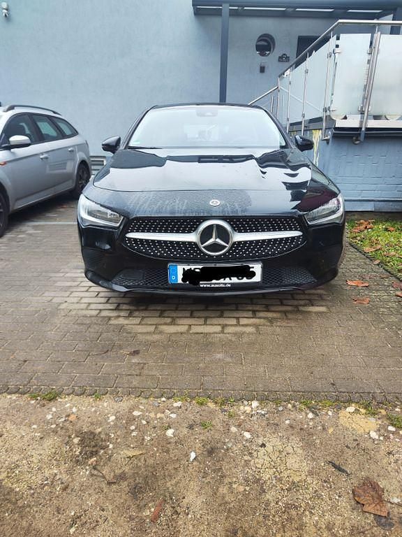 Schwarz Gebraucht 2022 Mercedes CLA180 Shooting Brake Edition Kombi | 22.000 € (Guter Preis) - Bild 1/4