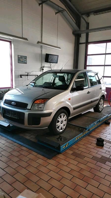 Silber Gebraucht 2006 Ford Fusion Kleinwagen | 1.800 € (Guter Preis) - Bild 1/3