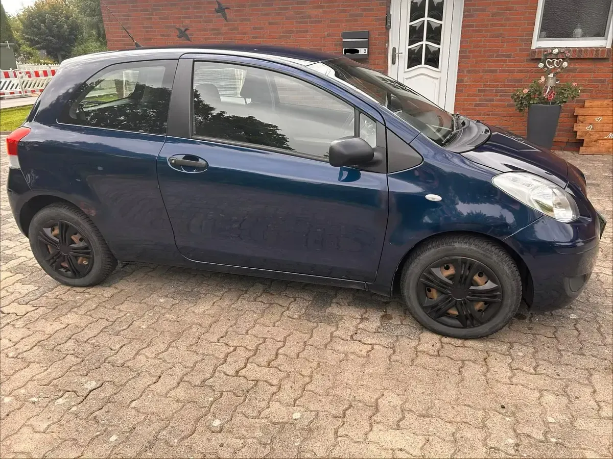 Gebraucht Toyota Yaris 69 PS (50 kW) 2010 Blau Kleinwagen