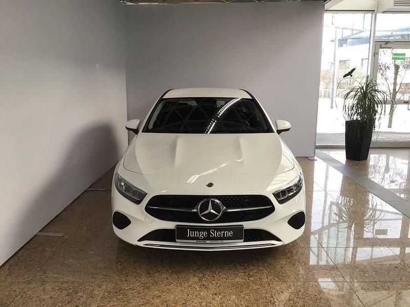Gebraucht Mercedes A200 Advanced 163 PS (119 kW) 2024 Weiß Limousine