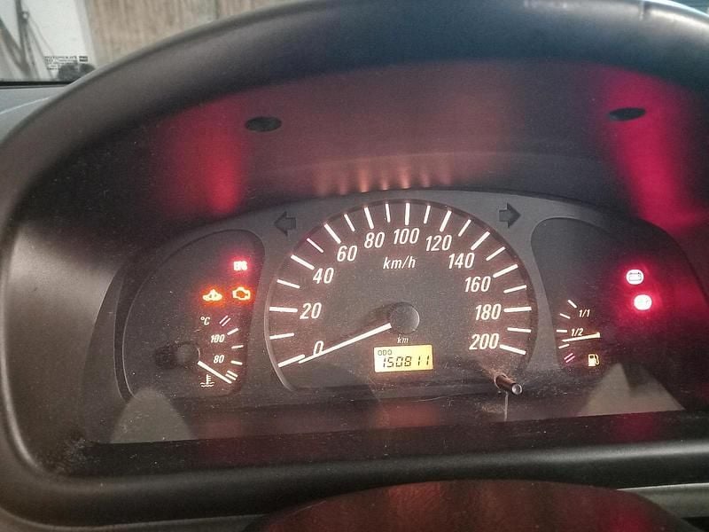 Gebraucht Opel Agila 58 PS (42 kW) 2002 Weiß Van / Kleinbus