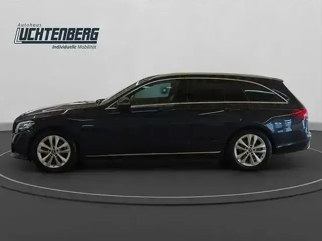 Gebraucht Mercedes C180 156 PS (114 kW) 2019 Blau Kombi