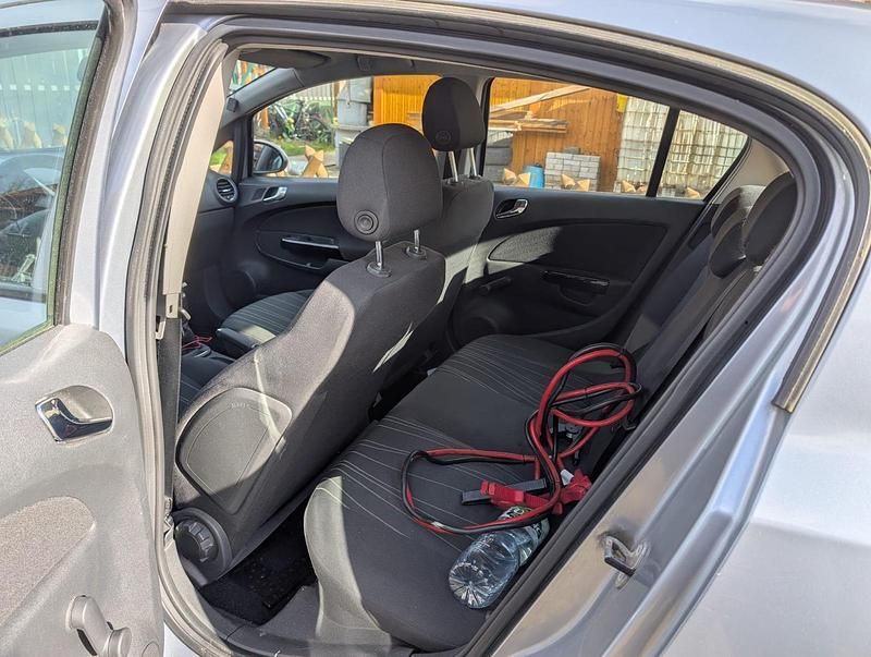 Gebraucht Opel Corsa 75 PS (55 kW) 2009 Silber Kleinwagen