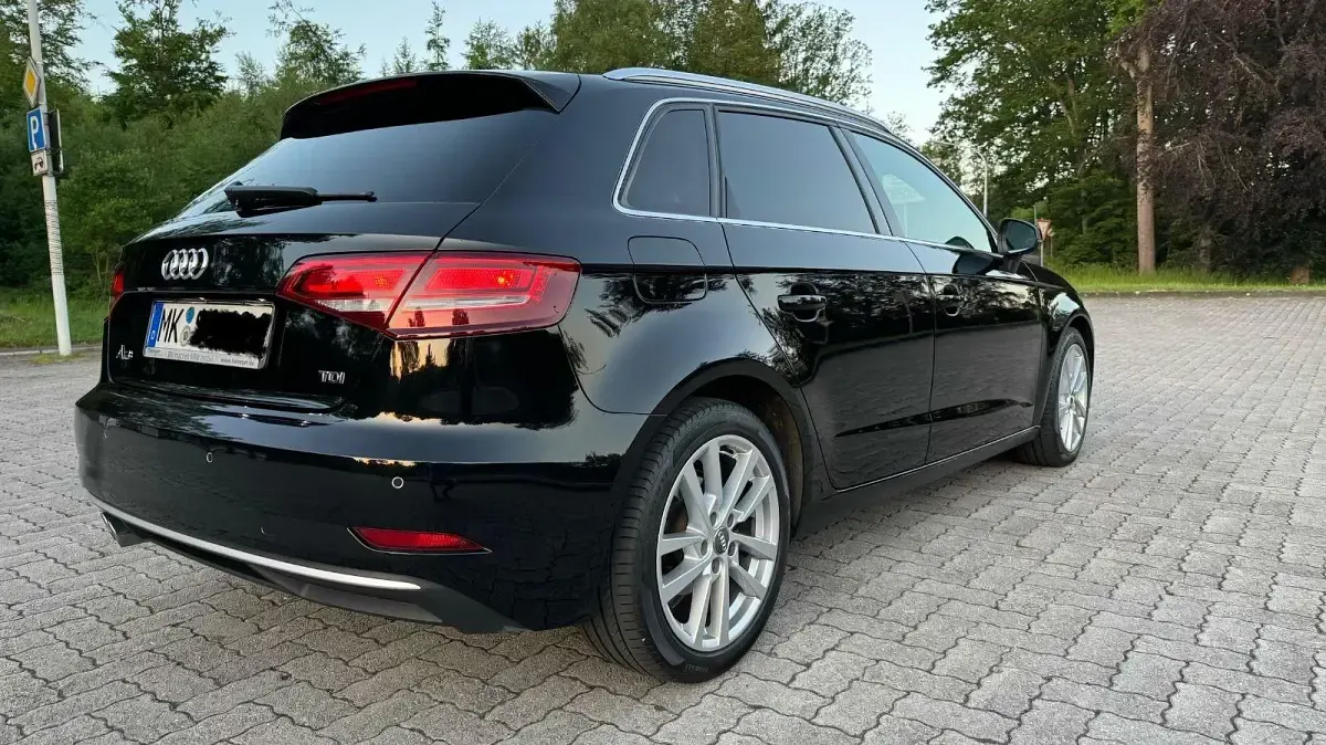 Gebraucht Audi A3 Ambiente 150 PS (110 kW) 2018 Schwarz Limousine