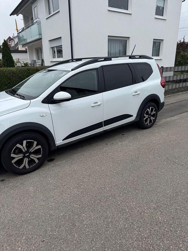 Weiß Gebraucht 2024 Dacia Jogger Essentiel Kombi | 18.999 € (Fairer Preis) - Bild 1/4