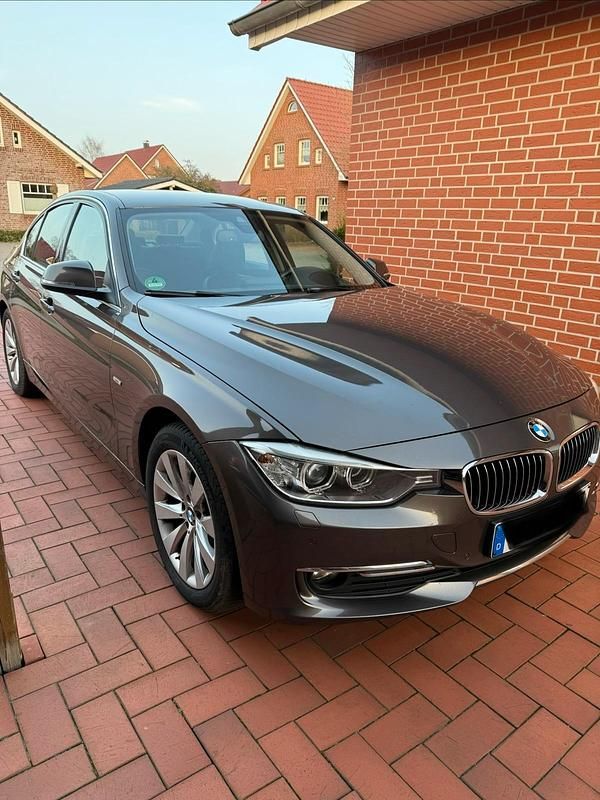 Gebraucht BMW 320 184 PS (135 kW) 2012 Braun Limousine