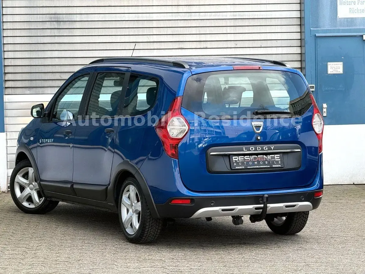 Gebraucht Dacia Lodgy Stepway 131 PS (96 kW) 2020 Blau Van / Kleinbus