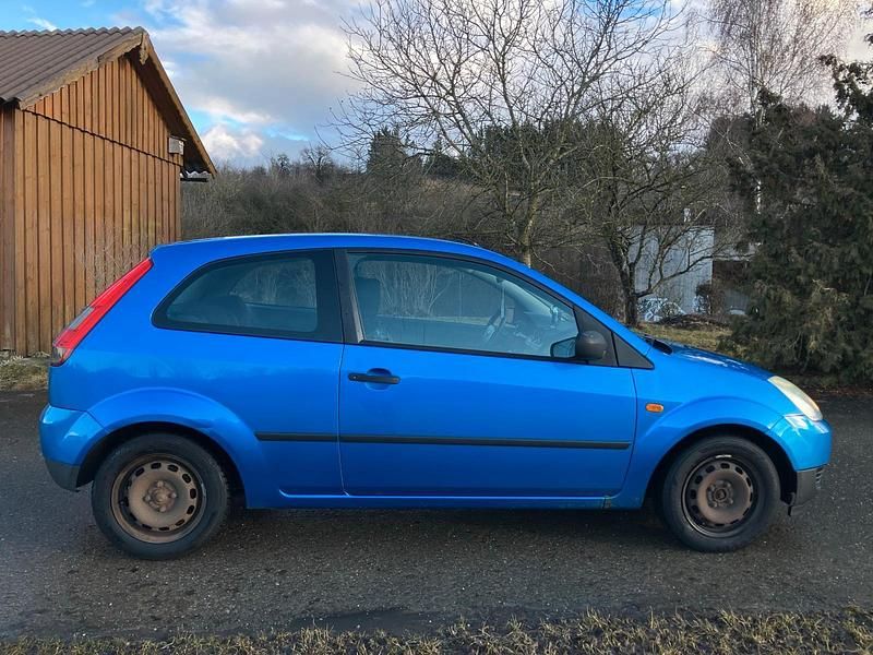 Gebraucht Ford Fiesta 75 PS (55 kW) 2004 Blau Kleinwagen