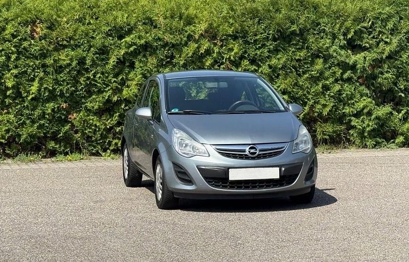 Gebraucht Opel Corsa Selection 69 PS (50 kW) 2012 Silber Kleinwagen