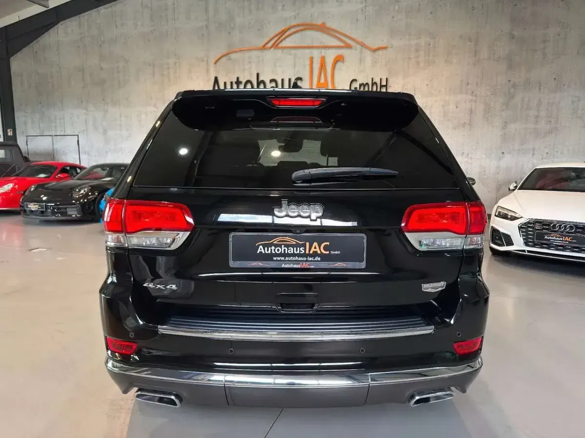 Gebraucht Jeep Grand Cherokee Summit 250 PS (183 kW) 2019 Diamond black SUV