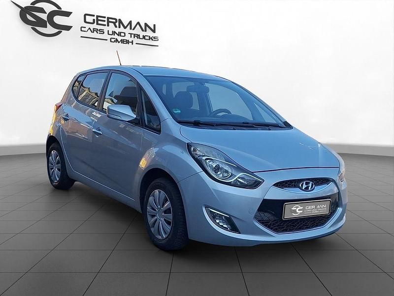 Gebraucht Hyundai ix20 77 PS (56 kW) 2011 Silber Kleinwagen