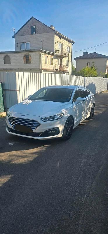 Weiß Gebraucht 2019 Ford Mondeo Limousine | 19.500 € (Etwas zu teuer) - Bild 1/4