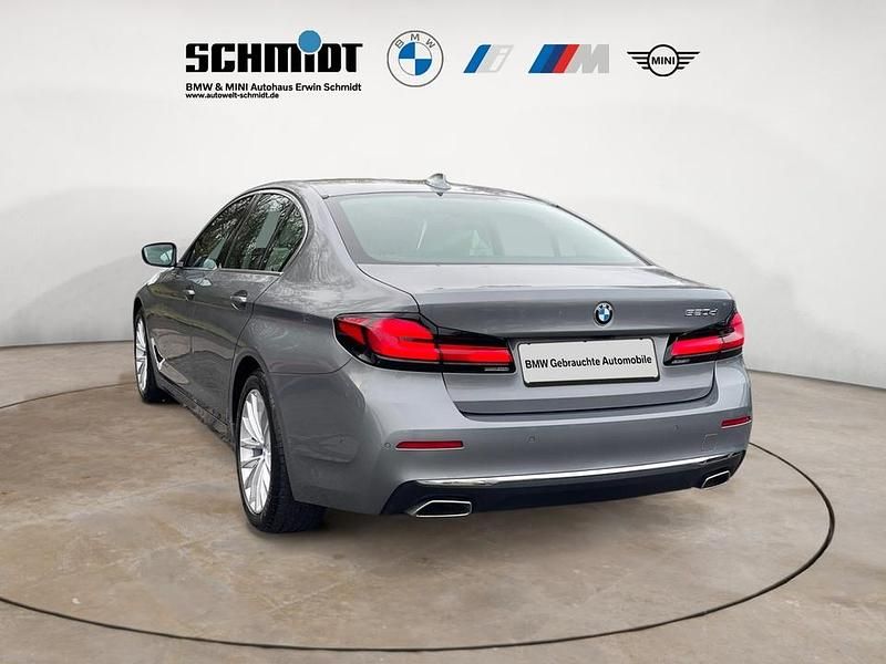 Gebraucht BMW 520 Luxury Line 190 PS (139 kW) 2023 Skycraper grau