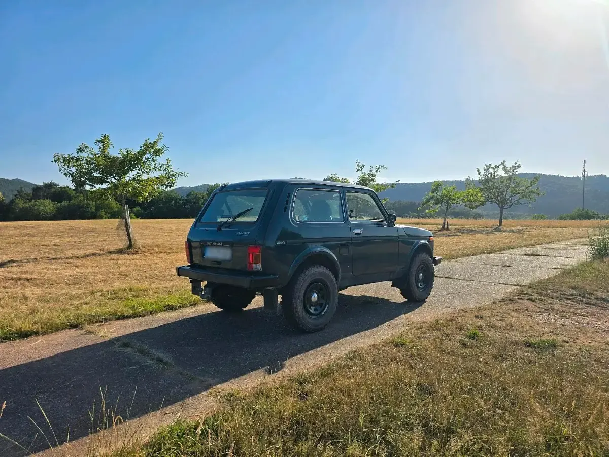 Gebraucht Lada niva 82 PS (60 kW) 2008 Grün SUV