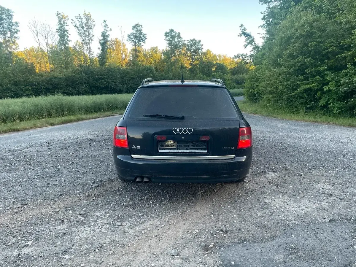 Gebraucht Audi A6 Basis 131 PS (96 kW) 2003 Schwarz Kombi