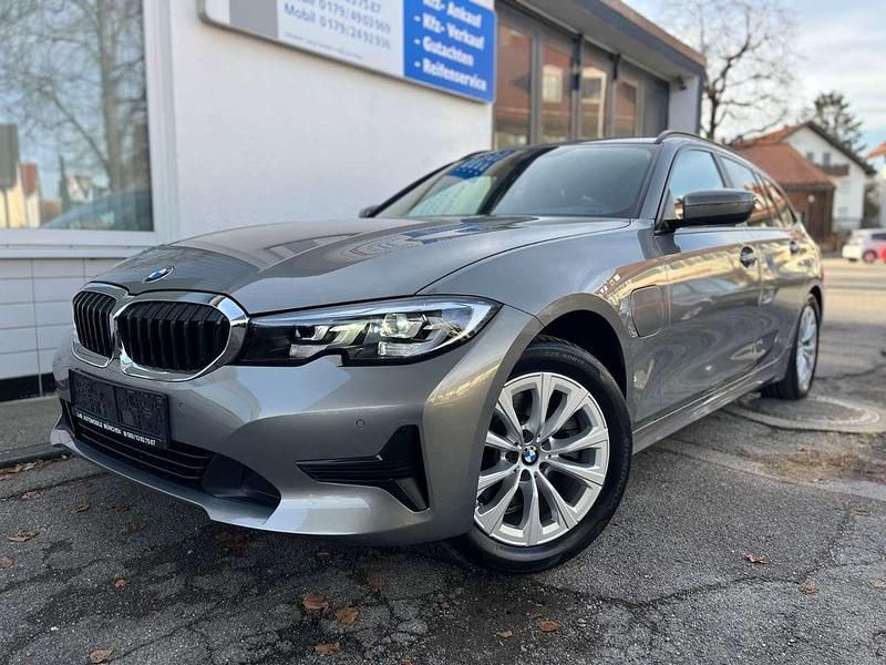 Oxidgrau ii metallic Gebraucht 2021 BMW 320e Advantage Kombi | 25.699 € (Guter Preis) - Bild 1/4
