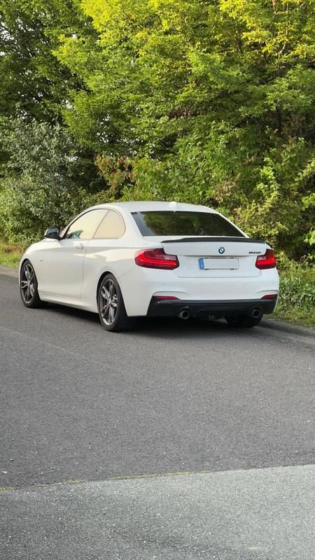 Weiß Gebraucht 2016 BMW M240 M Sport Coupé | 24.500 € (Guter Preis) - Bild 1/4