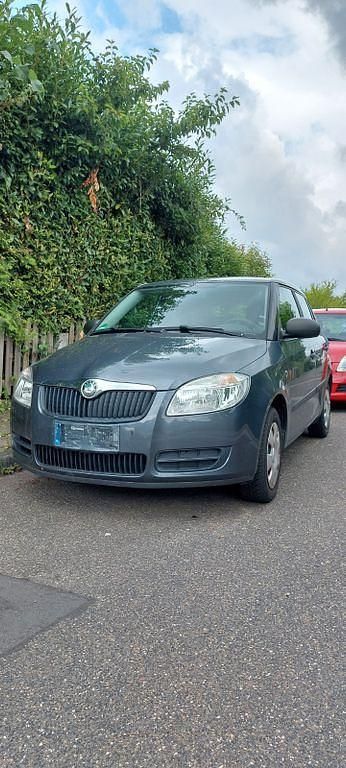 Grau Gebraucht 2009 Skoda Fabia Limousine | 2.450 € (Guter Preis) - Bild 1/4