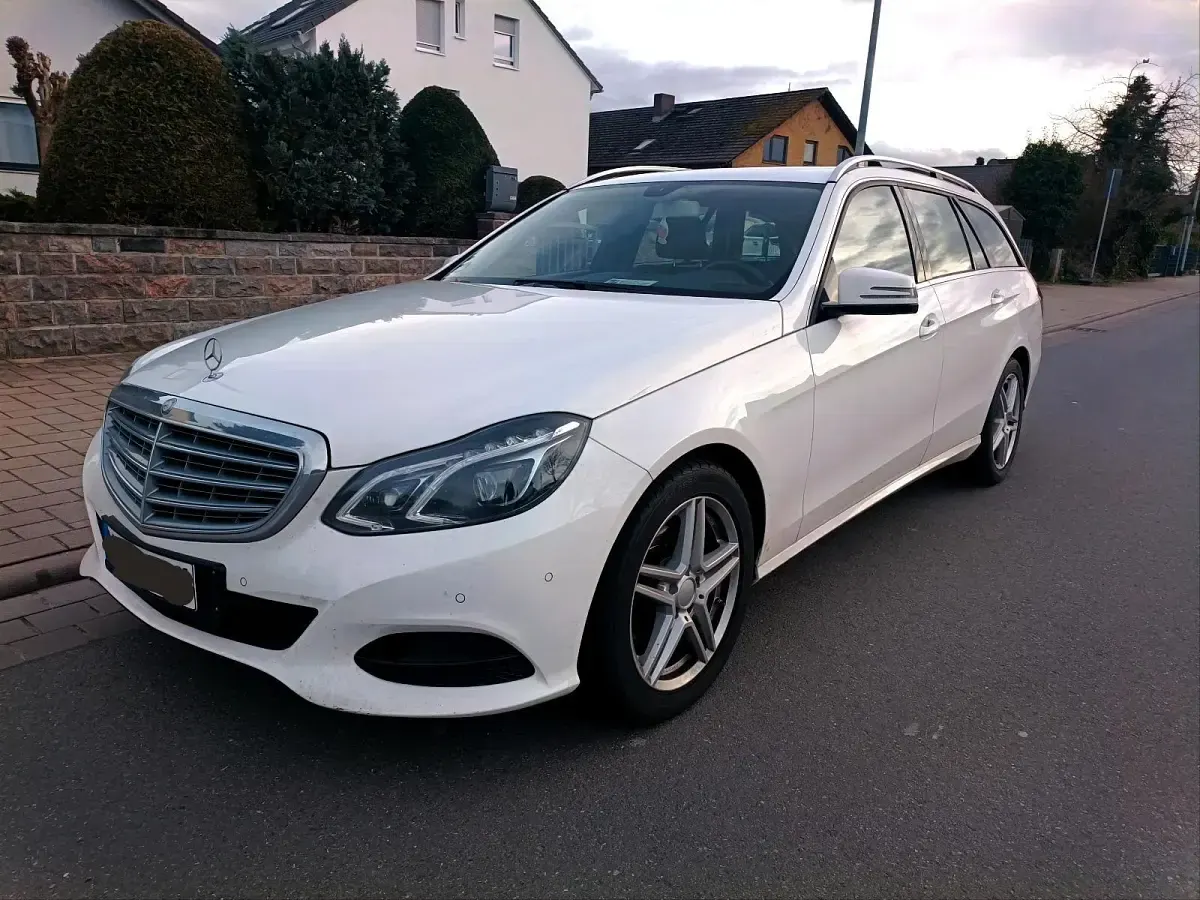 Używany Mercedes E220 170 KM (125 kW) 2014 Biały Kombi