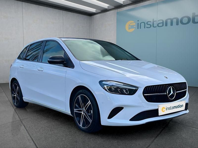 Gebraucht Mercedes B200 163 PS (119 kW) 2024 Weiß Kleinwagen