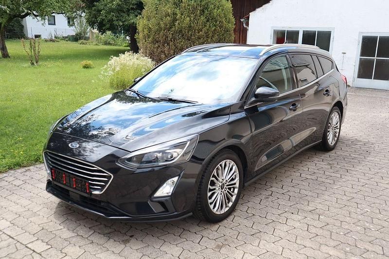 Schwarz Gebraucht 2020 Ford Focus Titanium Limousine | 8.590 € (Guter Preis) - Bild 1/4