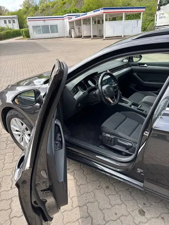 Gebraucht VW Passat 150 PS (110 kW) 2021 Grau Kombi
